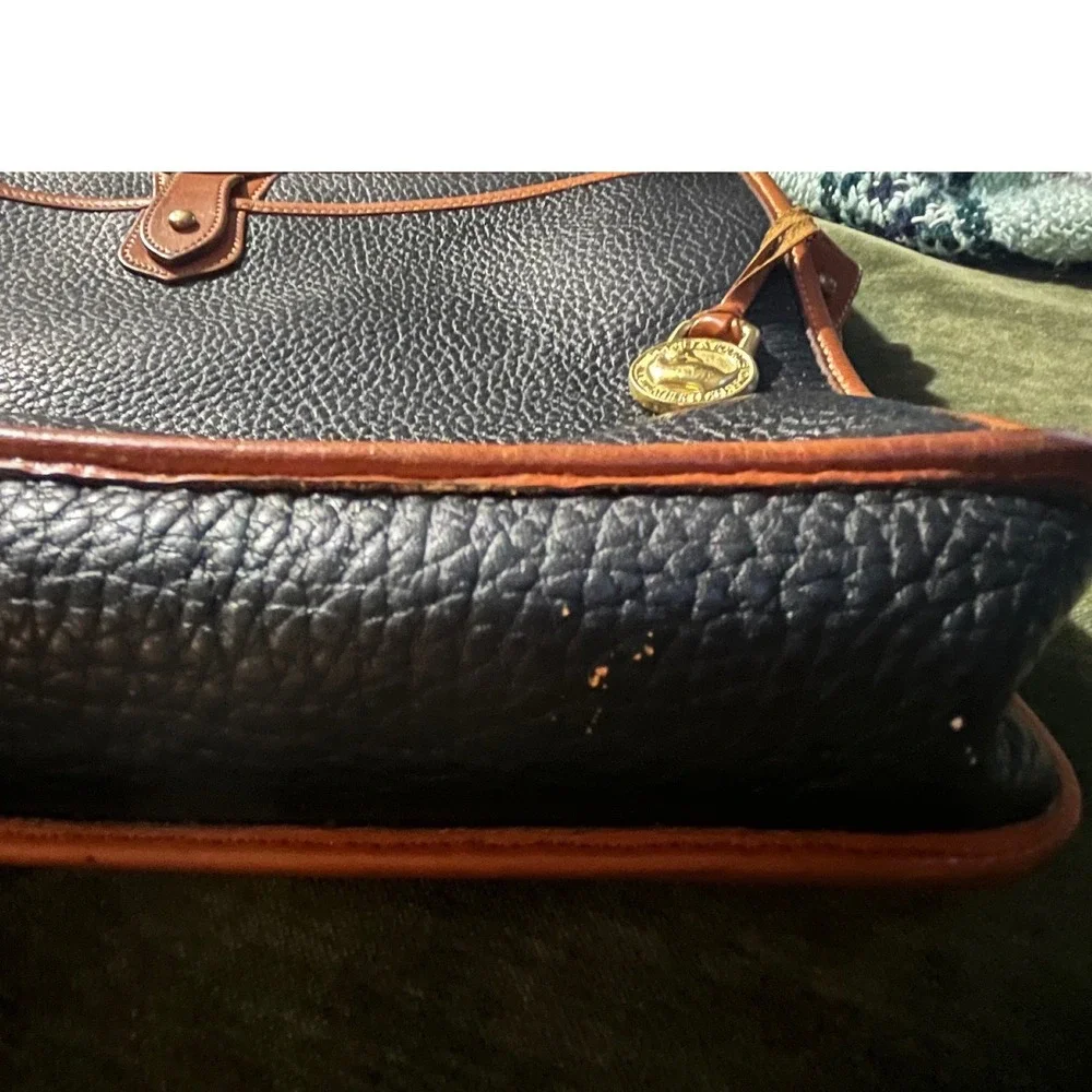 Vintage Dooney & Bourke  All Weather Black Tan Pebbled Lg Carrier Messenger‎